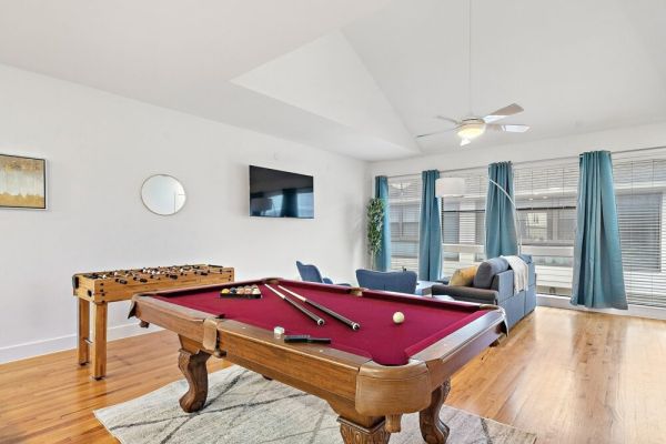 Houston Getaway by Downtown| Pool Table| Pets Ok