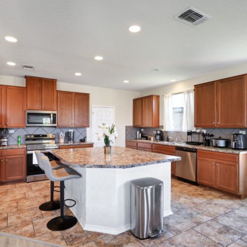 Fully equipped kitchen with high quality granite countertops.