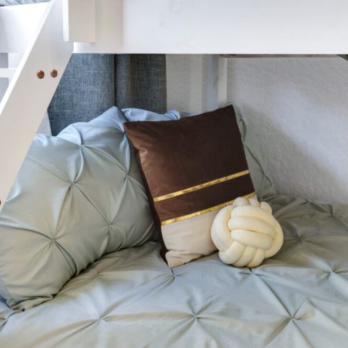 It sure looks comfy!