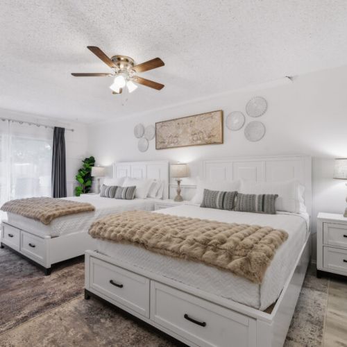 4th bedroom with 2 queen size beds.