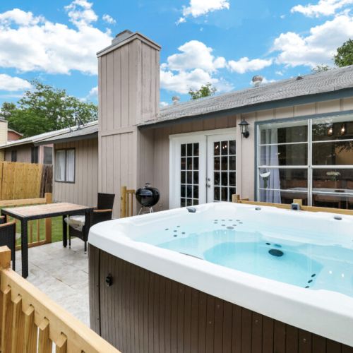 Enjoy our amazing private hut tub with your family and friends!