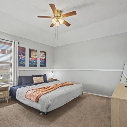 2nd bedroom with king size bed.