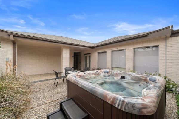 Nr Galleria & Med Center | Hot Tub | Games | WiFi