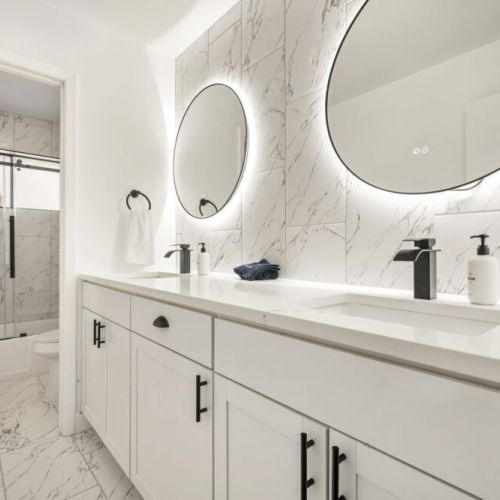 2nd full bathroom is fully stocked with all you need.
