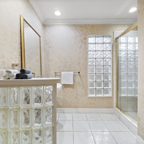 2nd full bathroom is fully stocked with all you need.