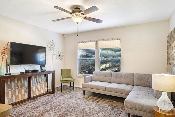 Cozy Home Nr DT, Heights, Washington | WiFi Games