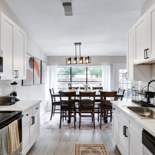 Fully equipped kitchen with high quality granite countertops.
