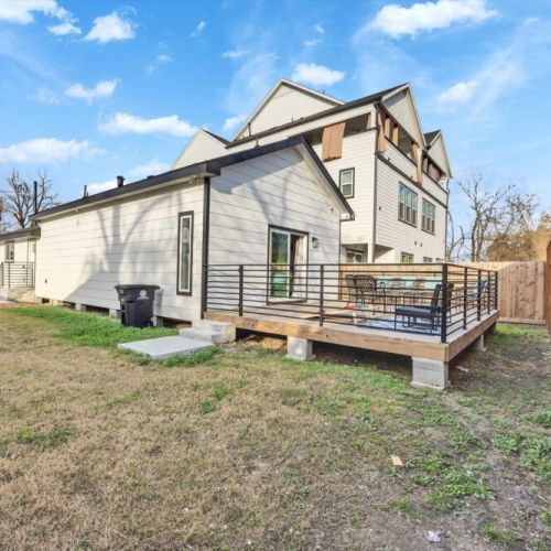 Spacious backyard for your furry friends!