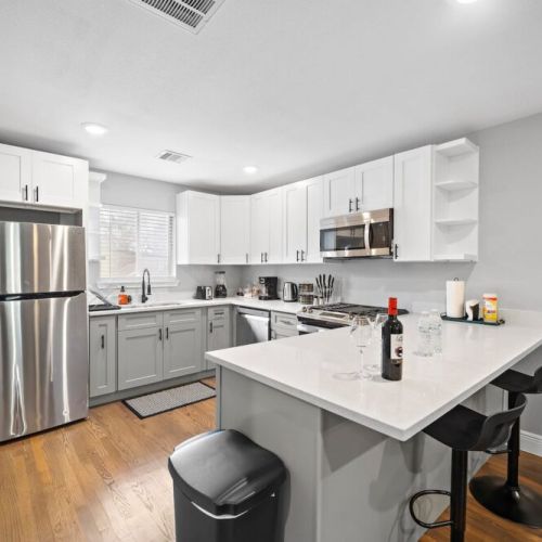 Fully equipped kitchen with high-quality granite countertops.