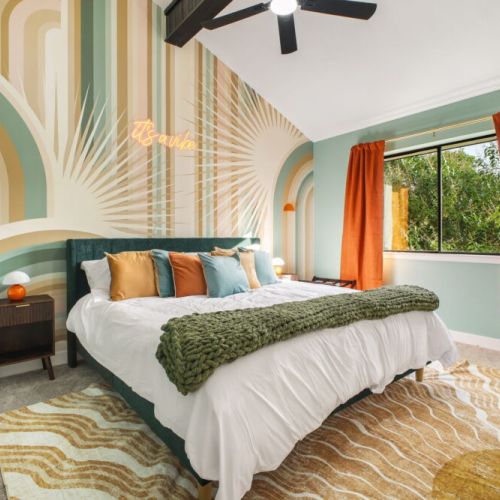 Stylish 2nd bedroom with king size bed