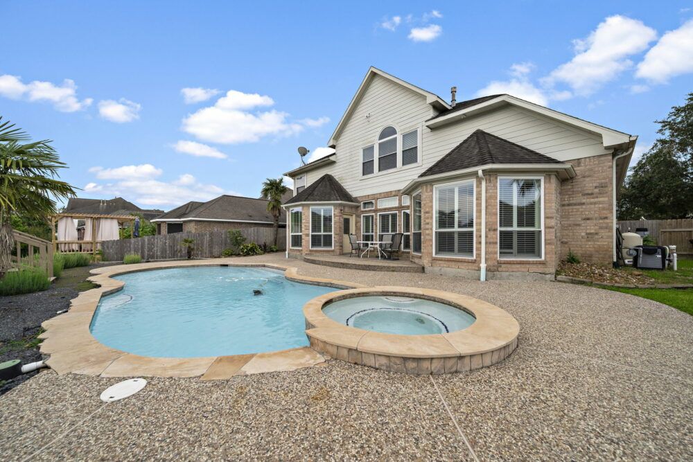 Enjoy our amazing private pool and pool spa with your family and friends.  The pool spa does NOT heat and the jets are NOT functional.