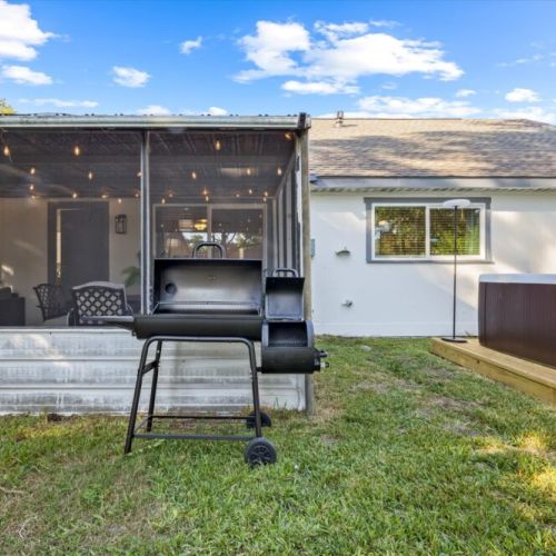 Savor the joy of cooking alfresco with our charcoal grill, creating delicious meals while enjoying quality moments with your family and friends.