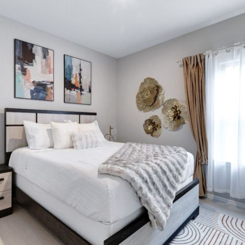 3rd bedroom with queen size bed.