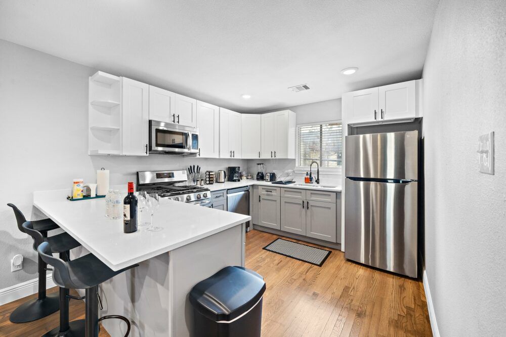 Fully equipped kitchen with high-quality granite countertops.