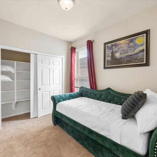 It sure looks comfy!