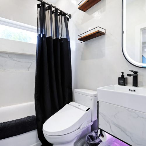 2nd full bathroom is fully stocked with all you need.