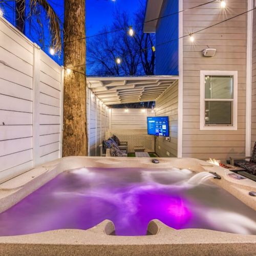 Brand new home super close to San Antonio Downtown, packed full of amenities.