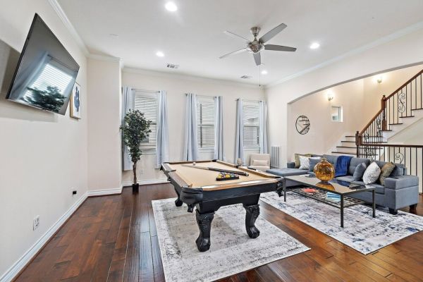 Washington Heaven • Pool Table • Backyard w/Grill • Netflix • Wine • Washington Ave