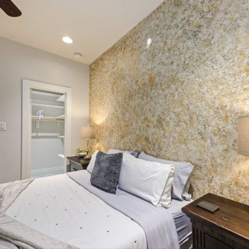 Equipped walk-in closet