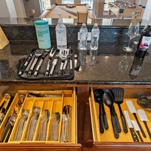 Full grill set included.