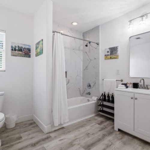 2nd full bathroom is fully stocked with all you need.