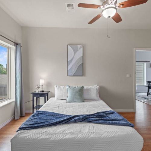 3rd bedroom with queen size bed.