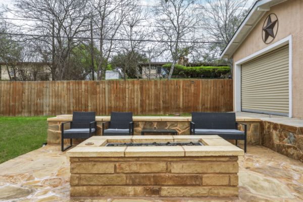 Nr Downtown + Airport | Yard Fire Pit BBQ Games