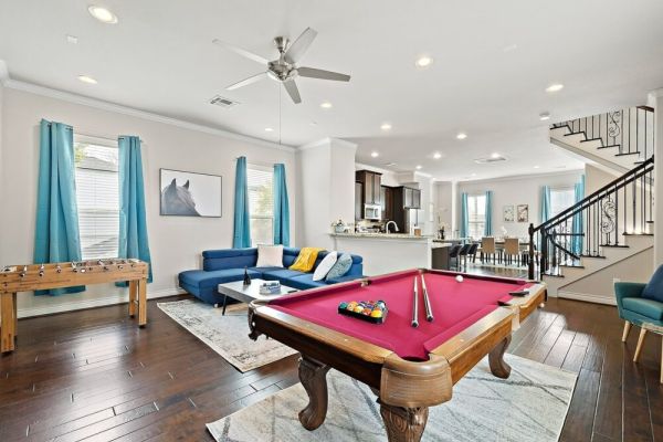 Splendid Townhome • Game Room • Backyard w/Grill • Outdoor Games • Netflix • Wine • Washington Ave