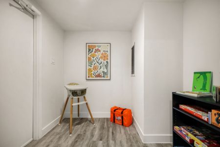 Board games to keep your friends and family entertained. High-chair and children books included.