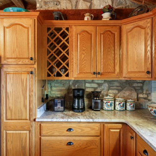 Drip coffee machine with complimentary coffee, tea and sugar