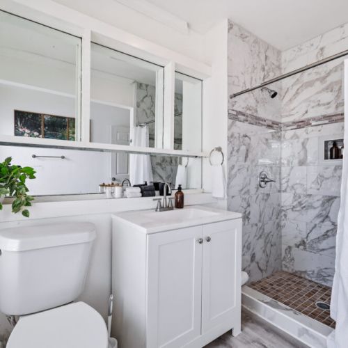 3rd full bathroom is fully stocked with all you need.