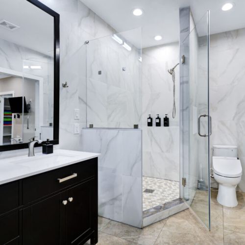 Shampoo, conditioner, body wash, and body soap included for maximum comfort.