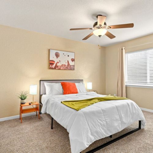 3rd bedroom with queen size bed.