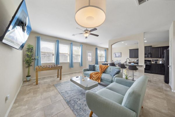 Near IAH Houston Home | Yard BBQ Games Wi-Fi Pets