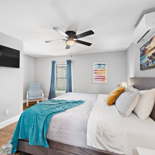 Primary bedroom with king size bed! Super comfortable memory foam mattress.