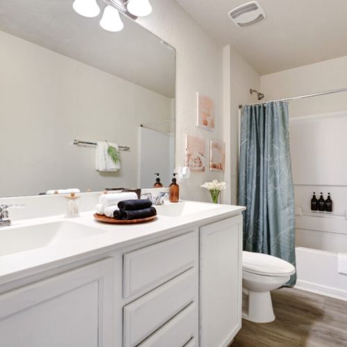 2nd full bathroom is fully stocked with all you need.