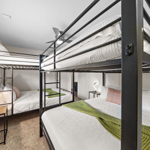 3rd bedroom with 4 queen size bunk beds.
