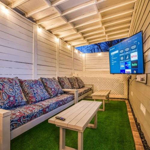 Enjoy your favorite series or movies along your loved ones