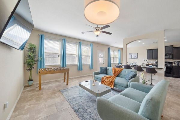 Houston Home Nr IAH | Games | Wi-Fi | BBQ | Yard