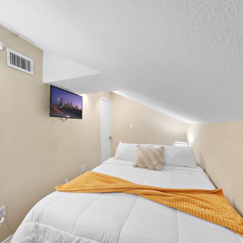 5th bedroom with queen size bed.