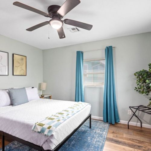 1st bedroom with queen size bed! Super comfortable memory foam mattress.