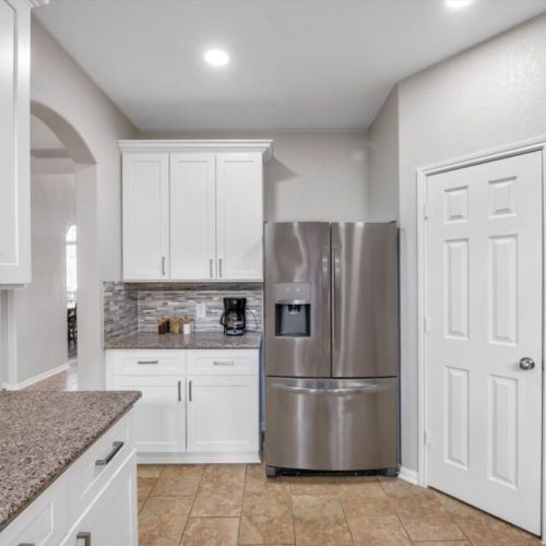 Refrigerator with in-built water + ice dispenser! Coffee bar includes a Drip coffee machine with complimentary coffee, decaf, tea, sugar, cream, and sweetener.