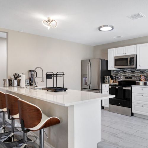 Fully equipped kitchen with high quality granite countertops.