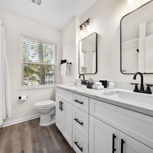 3rd full bathroom is fully stocked with all you need.