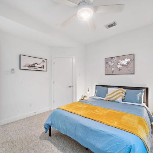 2nd bedroom with queen size bed.