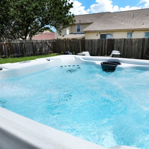 Enjoy our amazing private hut tub with your family and friends!