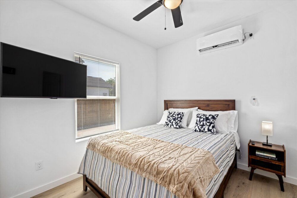Bedroom with queen size bed!