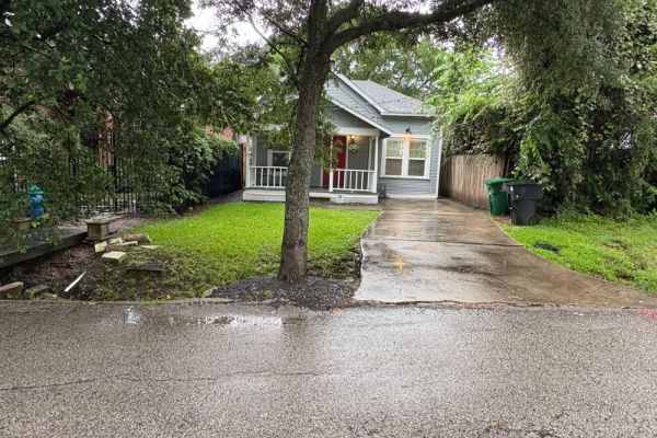 Heights Home Nr DT + Washington | Desk Yard BBQ
