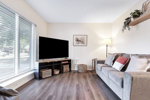 Home Nr River Walk DT + Airport | BBQ Games Pets