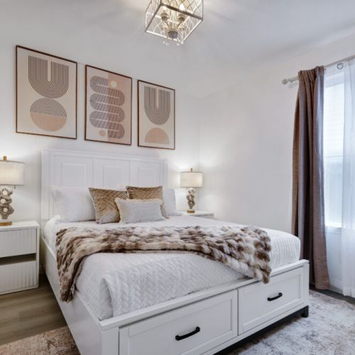 2nd bedroom with queen size bed.